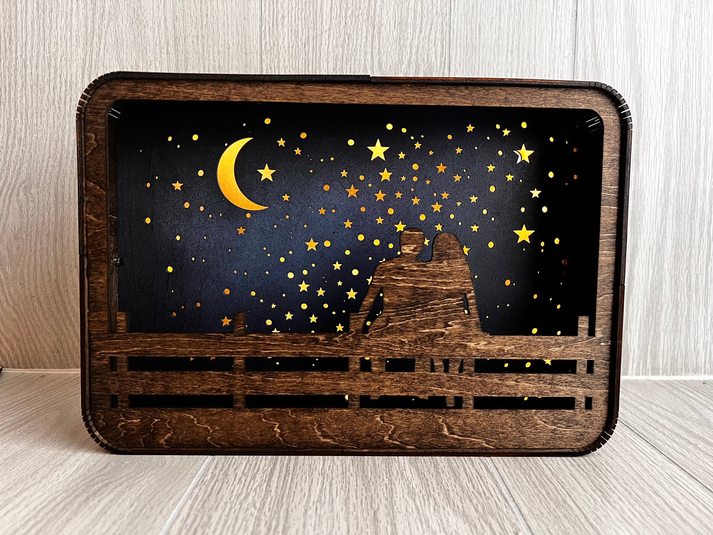 Scenebox Nightlight {Couple Looking at the Stars}